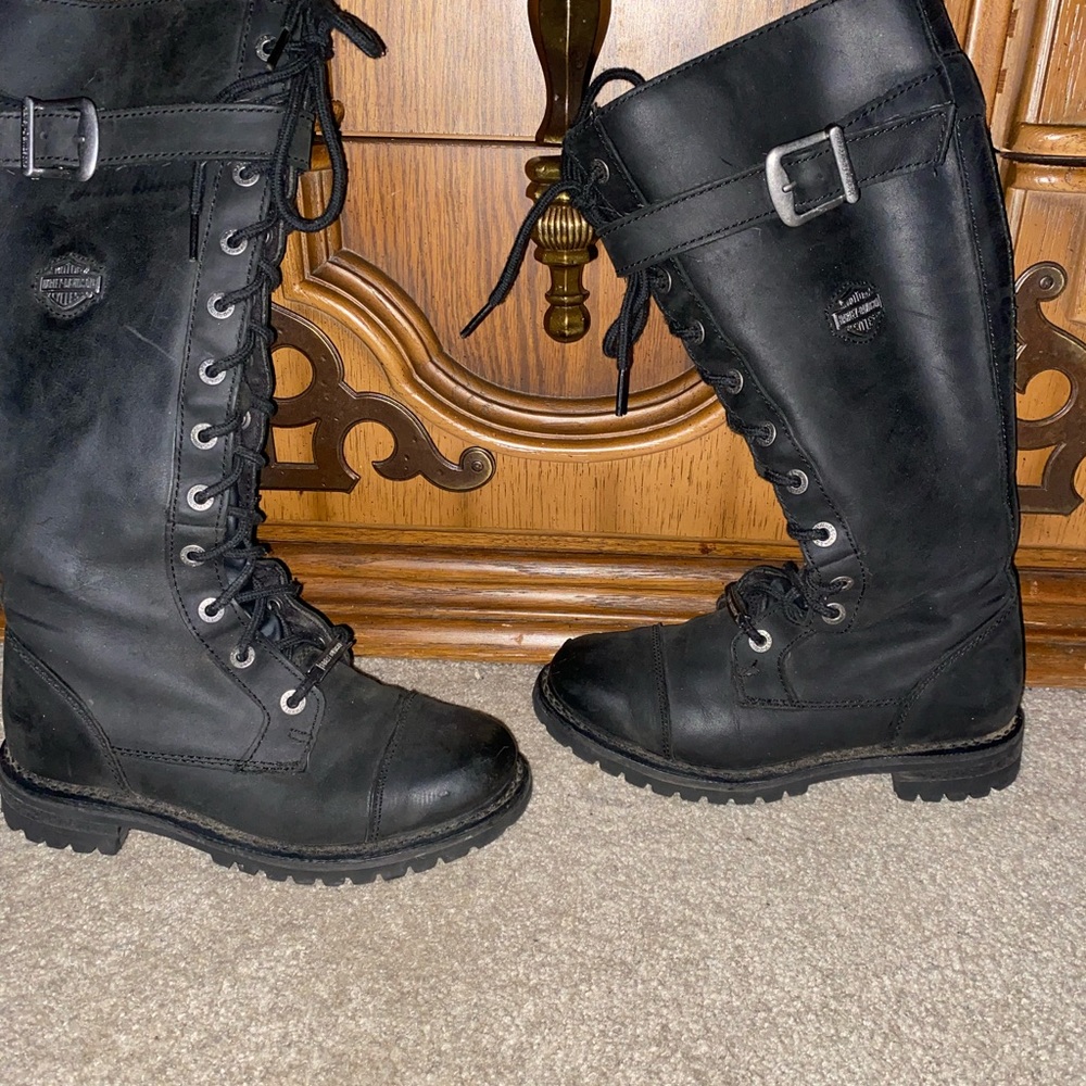 Slightly worn high Harley Davidson boots for women size 6.